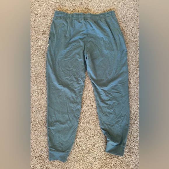 Vuori women’s performance joggers - Picture 2 of 3